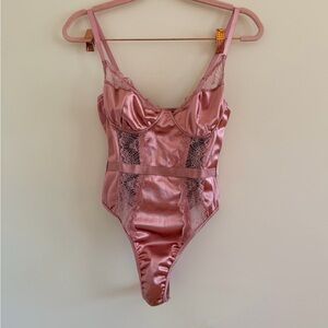 PrettyLittleThing Dusty Pink Lace Trim Bodysuit